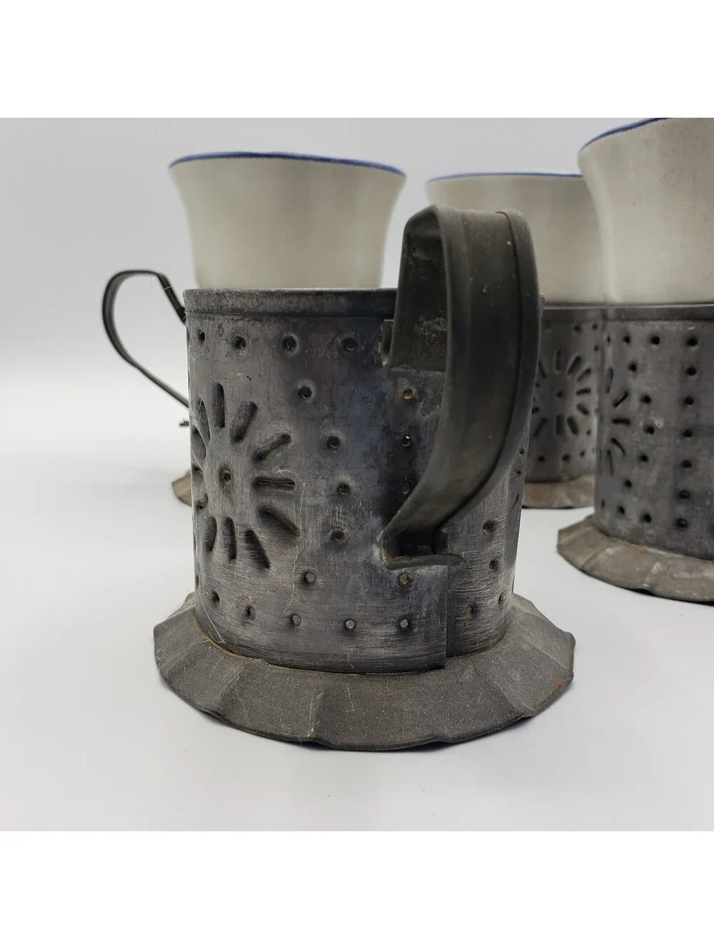 3 VTG Pfaltzgraff Yorktowne Tinsmith Stoneware Coffee Mug Cup Punched Tin Holder